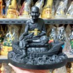 泰国龙婆托 lp Thuad fiber 龙婆托 Luang Pu Thuat 乘船 踩淡水海水
